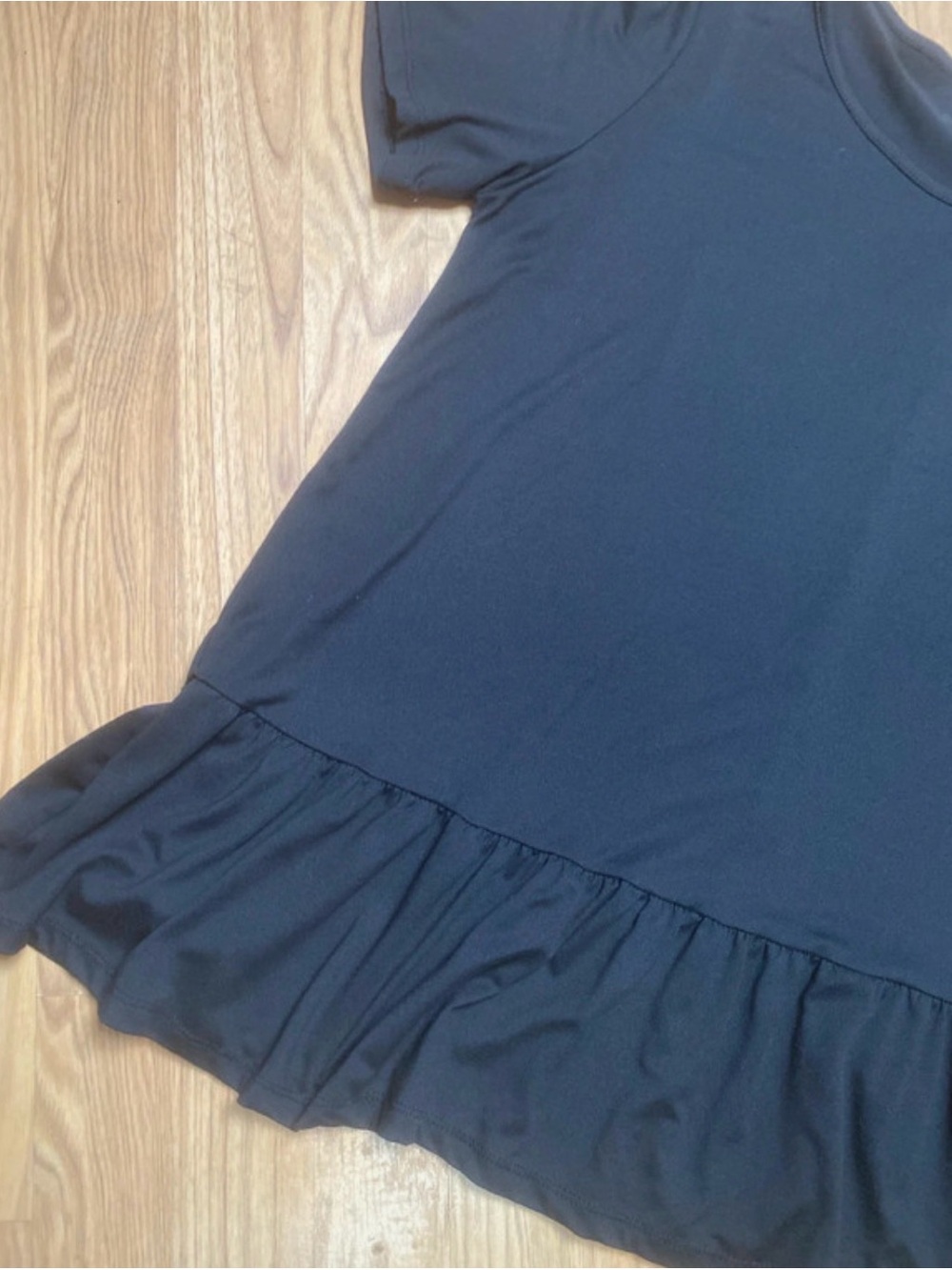 Black Ruffle-Hem Short Sleeve Top large - Picture 3 of 6